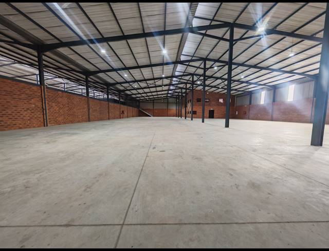2,340M² WAREHOUSE TO LET IN ORMONDE